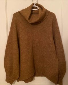 Aritzia Babaton Adichie Sweater